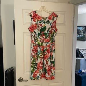 🌸 Established 1952 White and Pink A-line Flowered Dress. XL